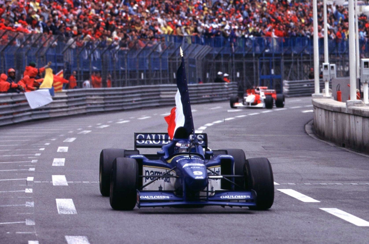 Ligier met olivier panis die de grand prix van monaco wint.jpg